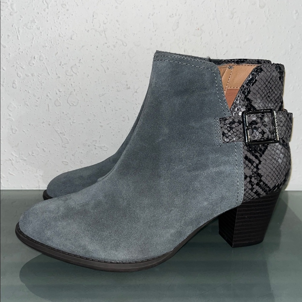 NWOB Vionic Naomi Ankle Boots Sz 7.5 Suede Snake-Print Water Resistant Grey